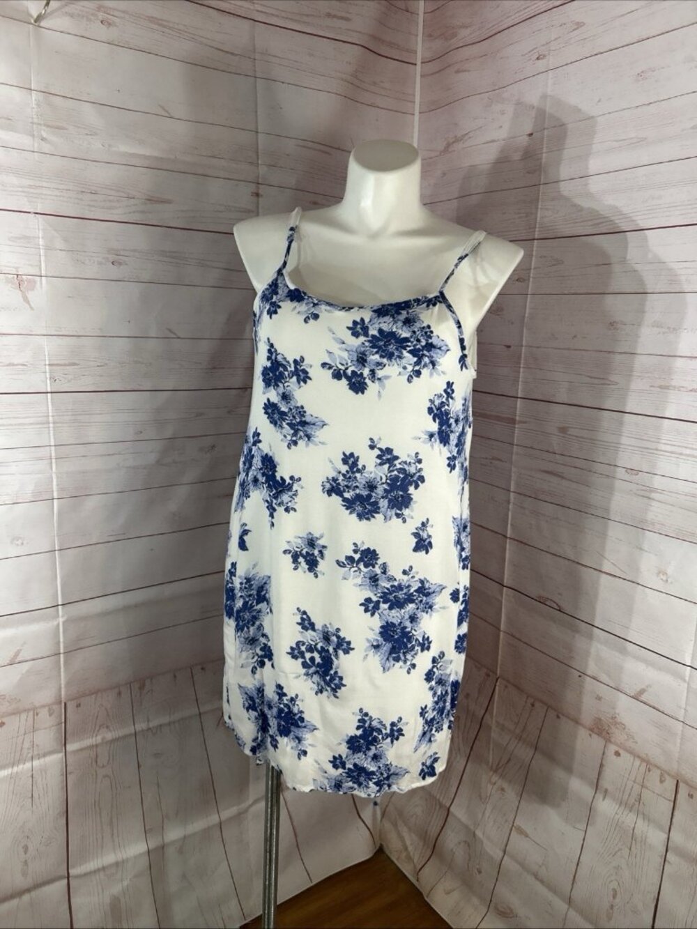 FREEBIRD White with blue floral DRESS Spaghetti Strap Women’s Size Large Pull On